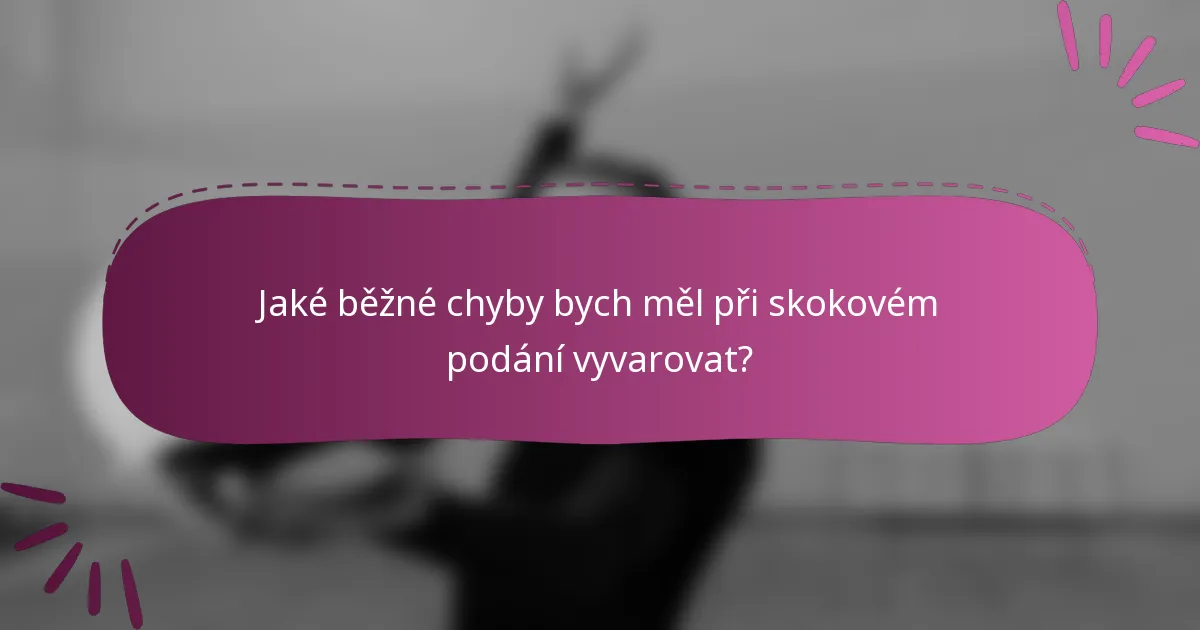 Jaké běžné chyby bych měl při skokovém podání vyvarovat?